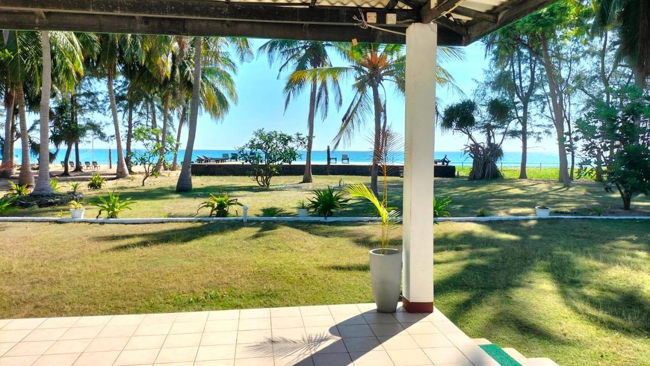 Hotel Coral Bay تريكونامالاي المظهر الخارجي الصورة